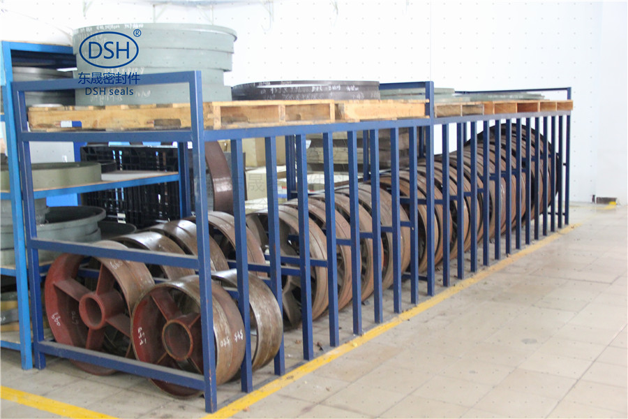 密封件生產設備及車間一角