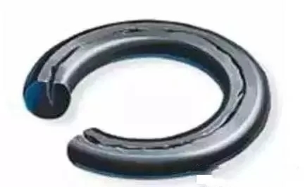 挖掘機(jī)密封件“過度壓縮”現(xiàn)象圖