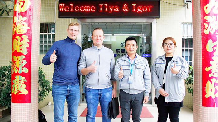 東晟公司總經理胡燕林與俄羅斯液壓機器制造行業（密封件）的國外客戶合照