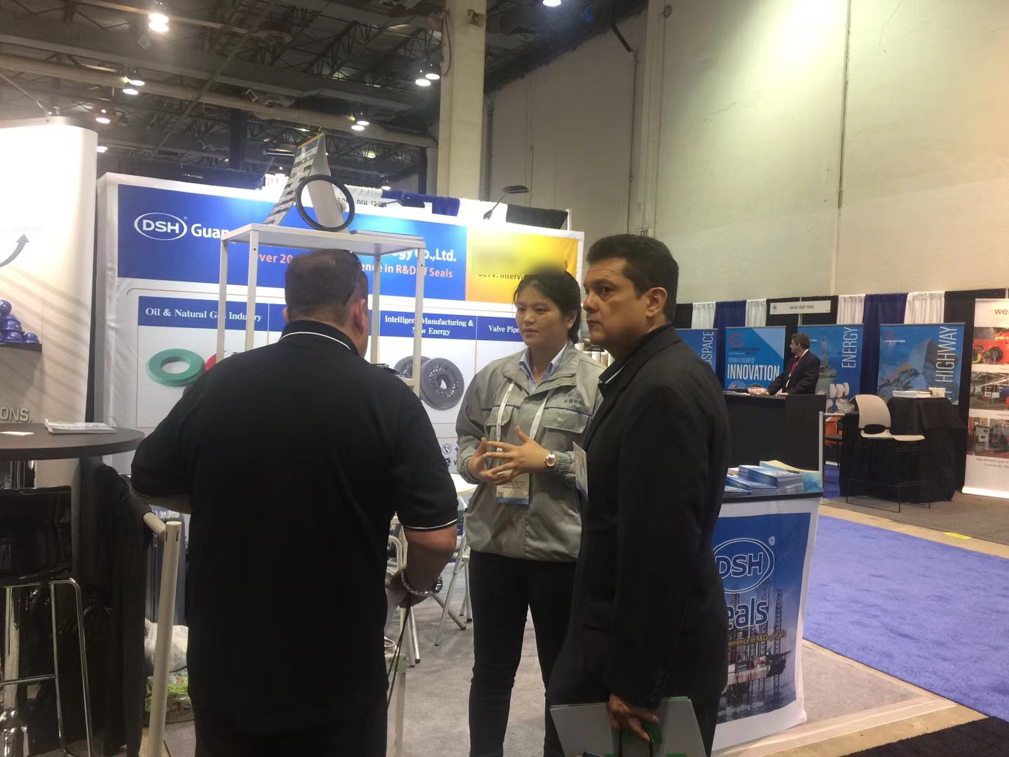 2018年第49屆OTC石油展現(xiàn)場——與歪果仁交流