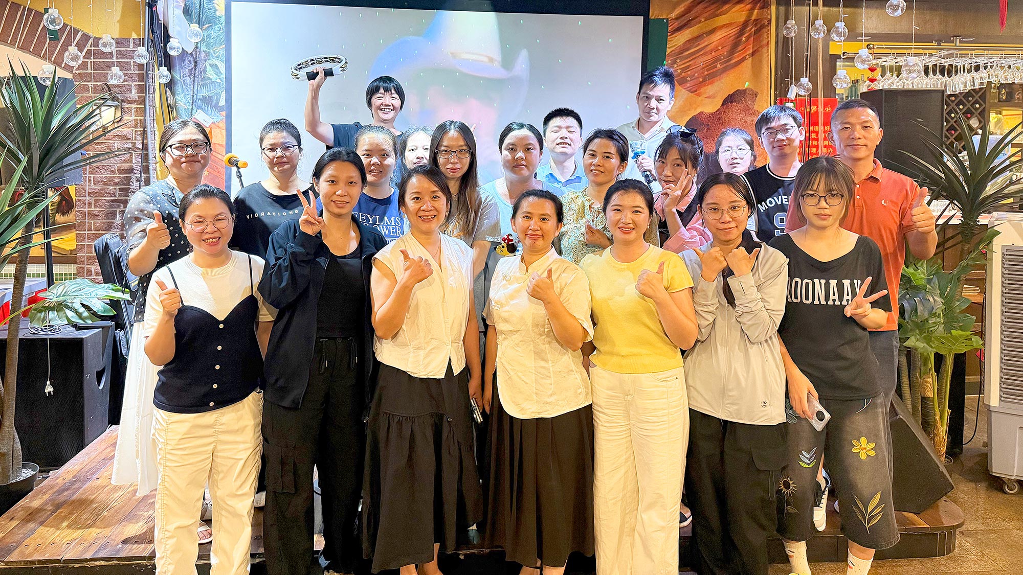 2025牛商爭霸圓滿收官暨：東晟“松山湖徒步·團隊聚餐”！