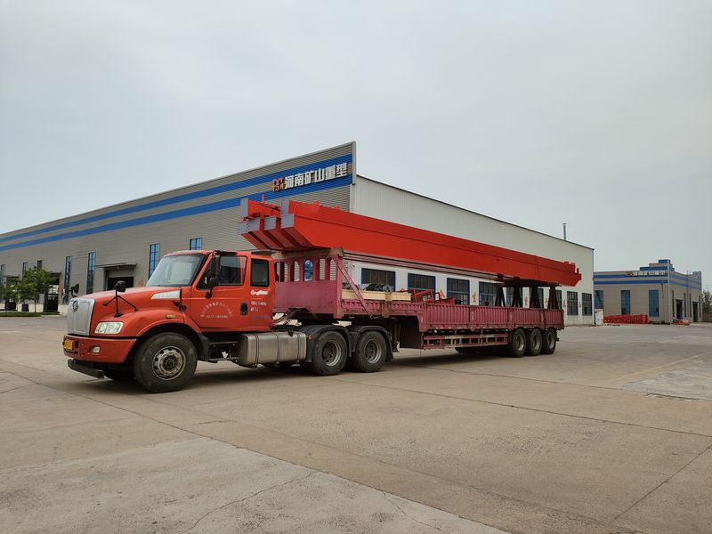 電動(dòng)葫蘆橋式起重機(jī) 3臺(tái) LH5t-17m 制作完成，發(fā)往河南漯河交付客戶使用。